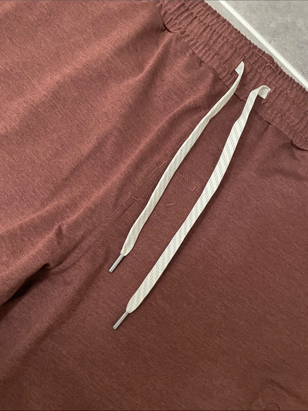 Vuori Sunday Performance Jogger size Medium - Picture 7 of 9